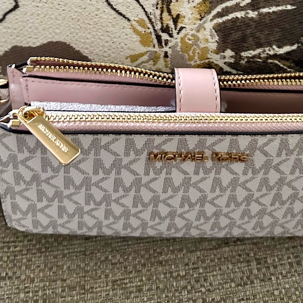 Michael Kors Wristlet. Large Jet Set Blush Multi Huge organization - Picture 11 of 15